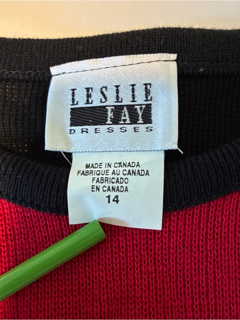 Leslie Fay Red Crewneck Sweater With Black Collar